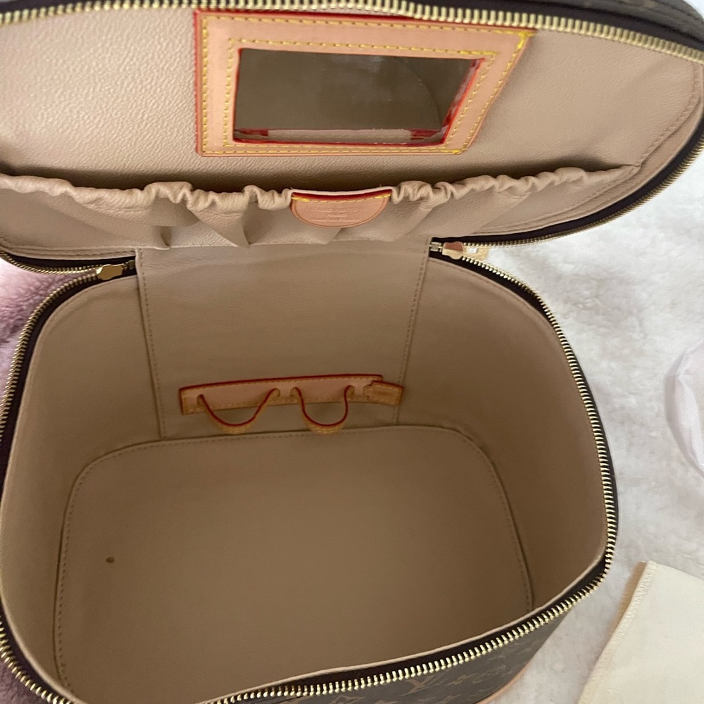 Cosmetic bag